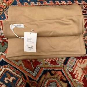 Relaxed Los Angeles Women's Camel Wrap Scarf